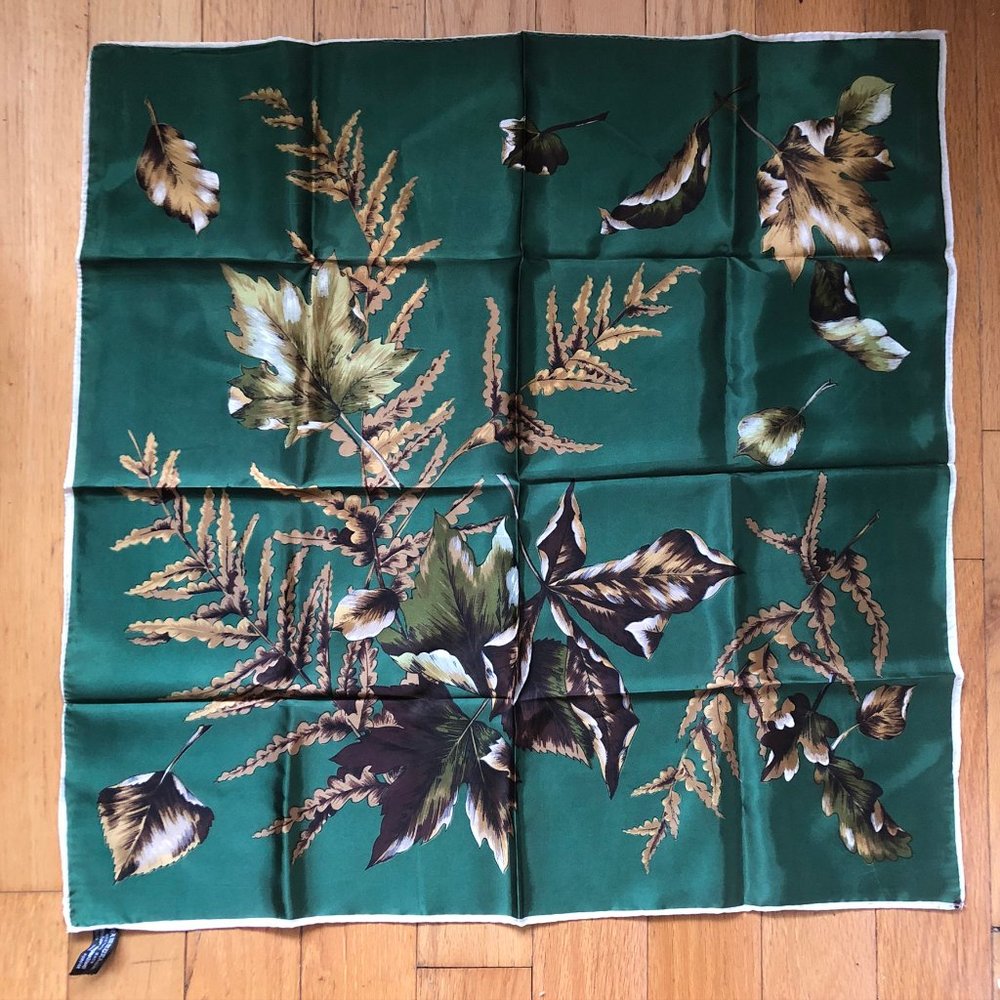 Gorgeous green Hammura scarf with leaf design